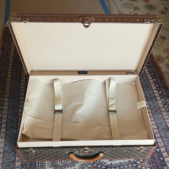 Vintage Louis Vuitton trunk with dividers and tray. 28x18x9 “. Mint condition. - Picture 8 of 15
